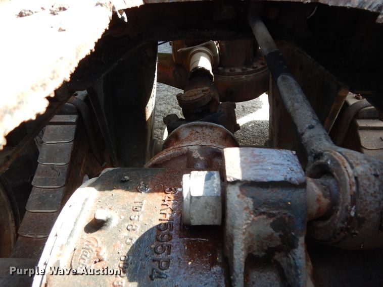 image for item DJ3006 1982 Mack R686ST winch truck