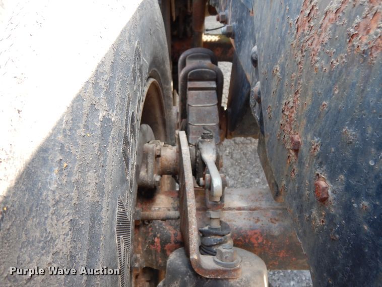 image for item DJ3006 1982 Mack R686ST winch truck