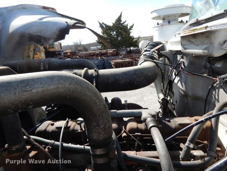 image for item DJ3006 1982 Mack R686ST winch truck