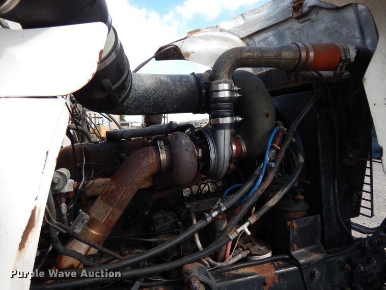 image for item DJ3006 1982 Mack R686ST winch truck