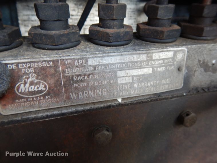 image for item DJ3006 1982 Mack R686ST winch truck