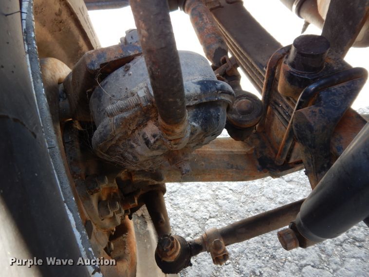 image for item DJ3006 1982 Mack R686ST winch truck