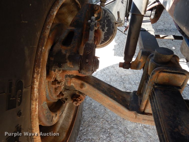 image for item DJ3006 1982 Mack R686ST winch truck