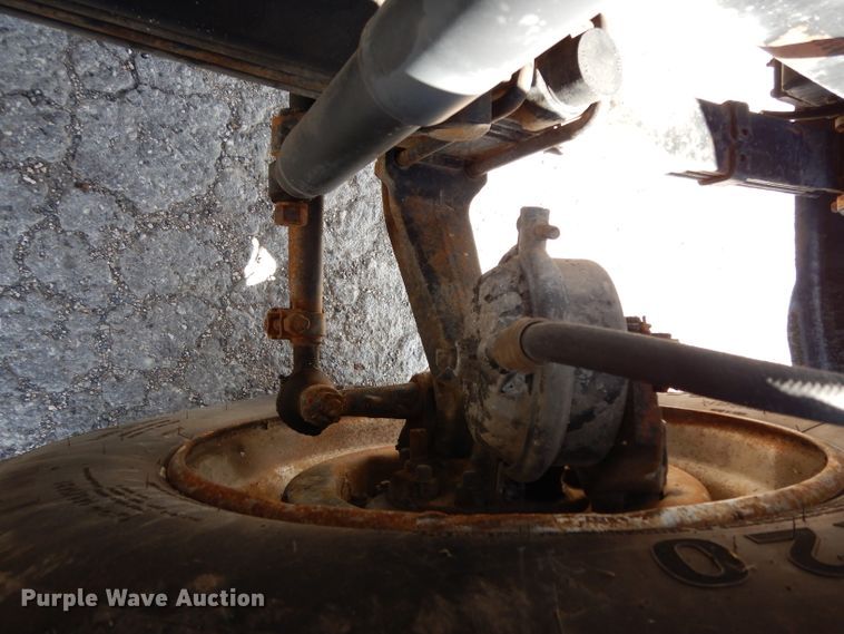 image for item DJ3006 1982 Mack R686ST winch truck