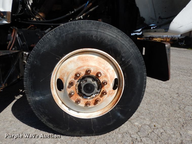 image for item DJ3006 1982 Mack R686ST winch truck