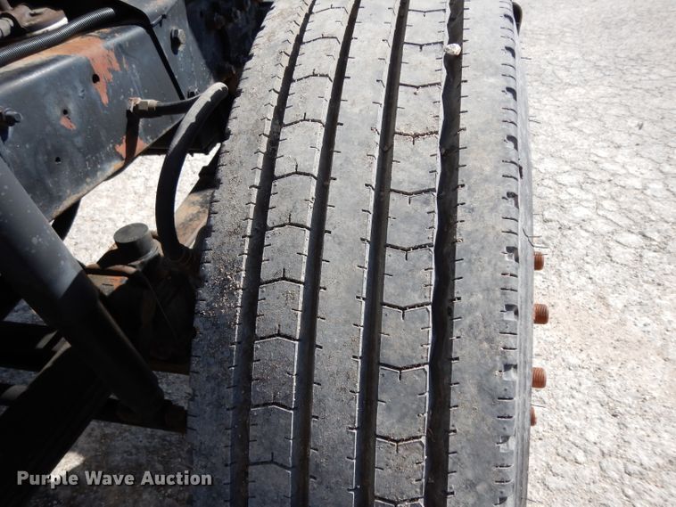 image for item DJ3006 1982 Mack R686ST winch truck