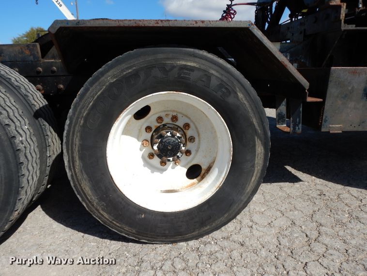 image for item DJ3006 1982 Mack R686ST winch truck