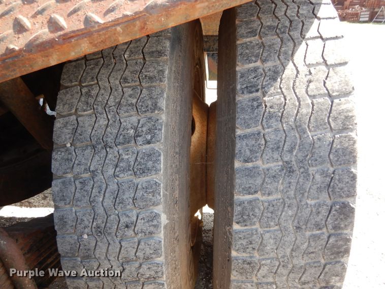 image for item DJ3006 1982 Mack R686ST winch truck