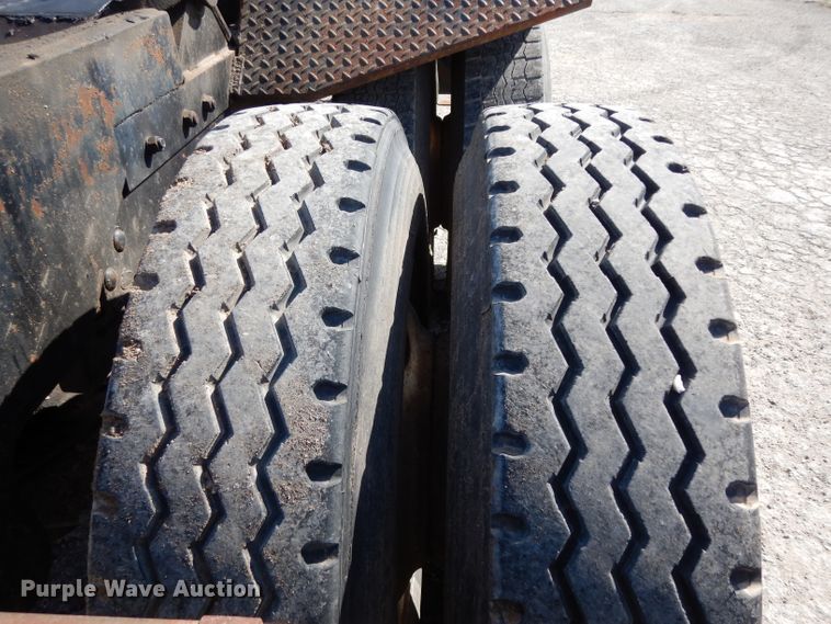 image for item DJ3006 1982 Mack R686ST winch truck