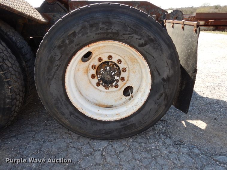 image for item DJ3006 1982 Mack R686ST winch truck