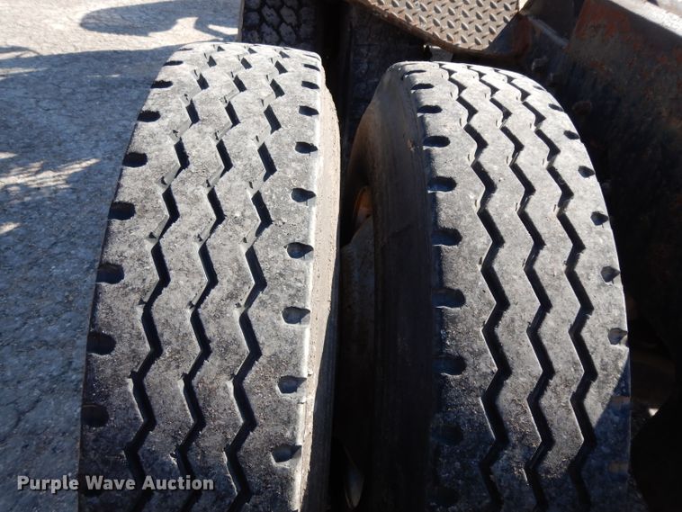 image for item DJ3006 1982 Mack R686ST winch truck