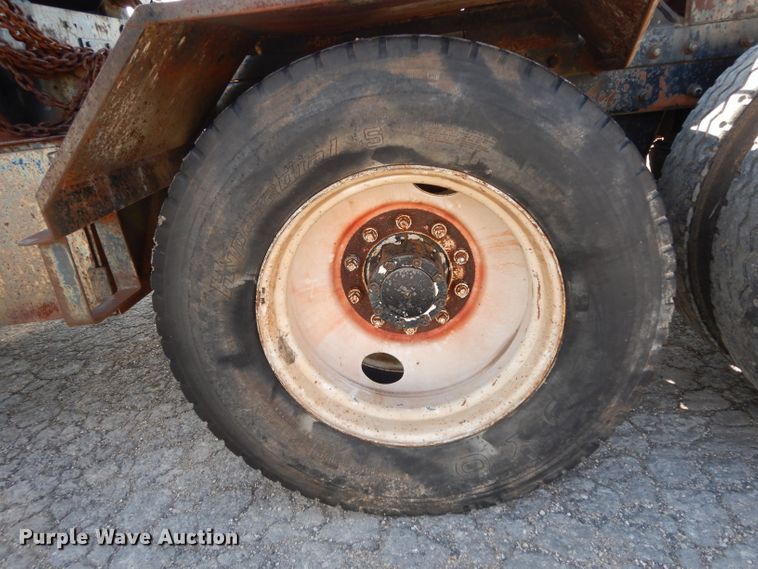 image for item DJ3006 1982 Mack R686ST winch truck