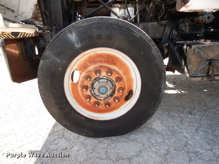 image for item DJ3006 1982 Mack R686ST winch truck