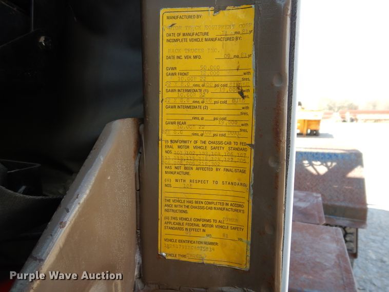 image for item DJ3006 1982 Mack R686ST winch truck