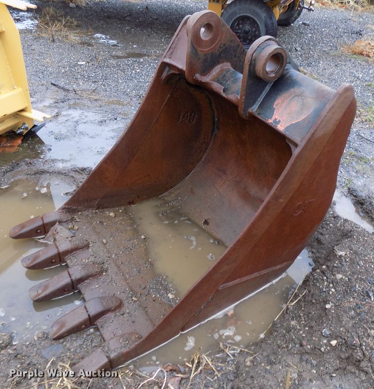 image for item DO9393 Caterpillar 28"W excavator bucket