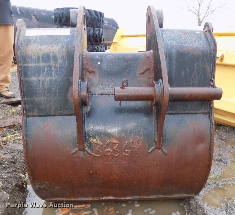 image for item DO9393 Caterpillar 28"W excavator bucket