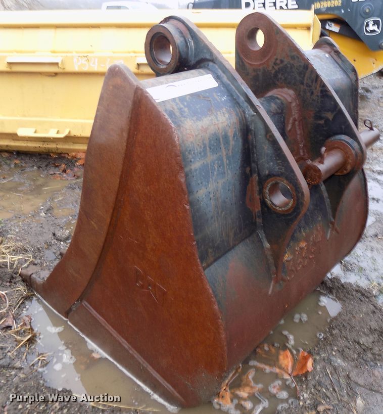 image for item DO9393 Caterpillar 28"W excavator bucket
