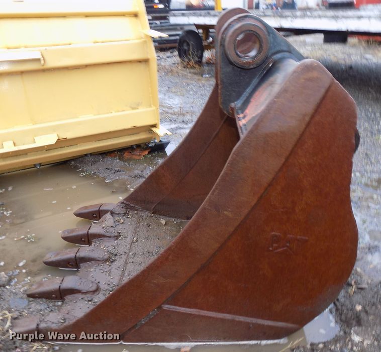 image for item DO9393 Caterpillar 28"W excavator bucket