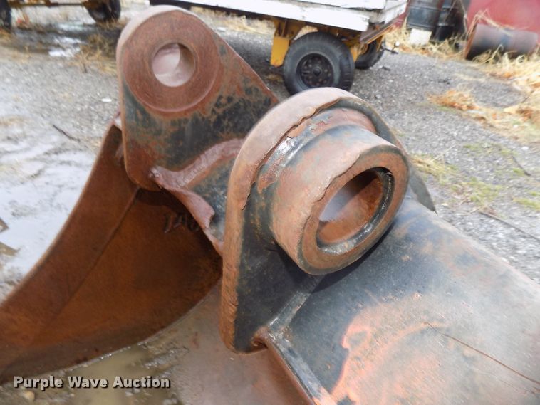 image for item DO9393 Caterpillar 28"W excavator bucket