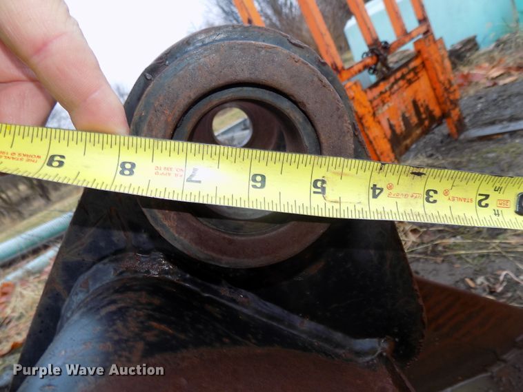 image for item DO9393 Caterpillar 28"W excavator bucket