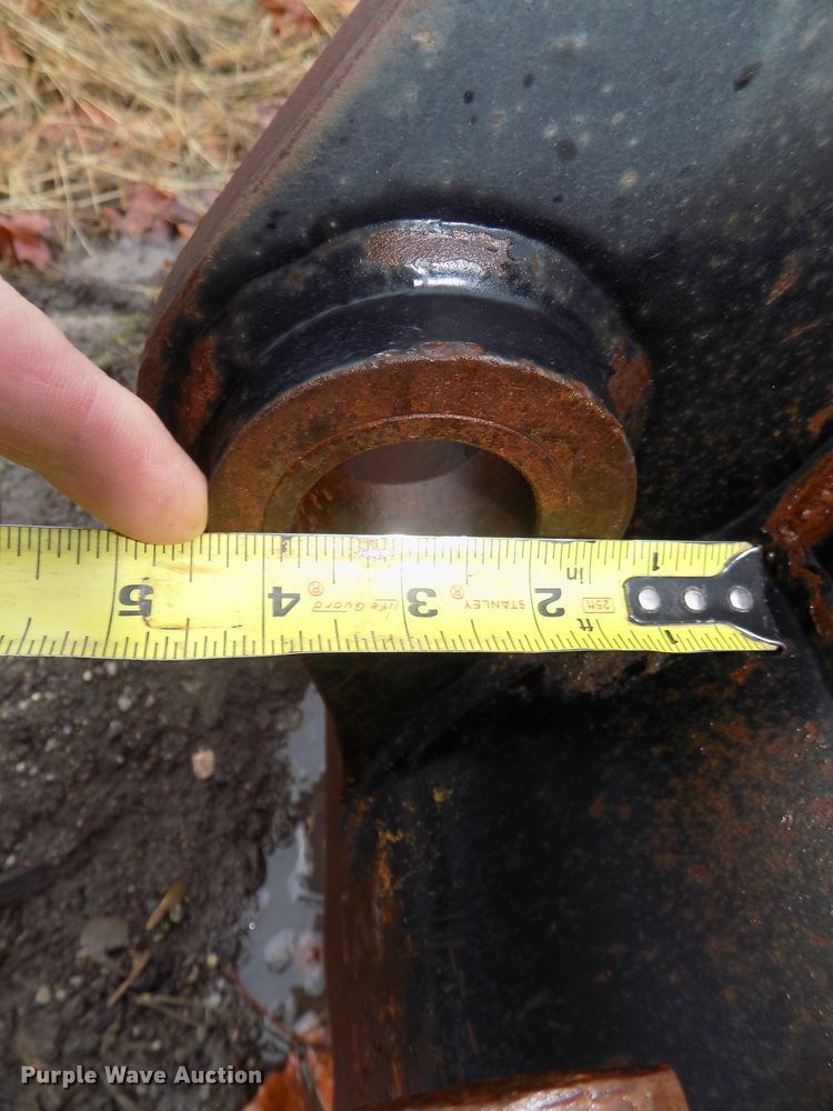 image for item DO9393 Caterpillar 28"W excavator bucket