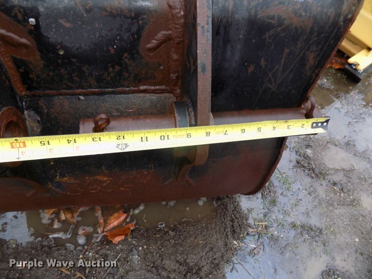 image for item DO9393 Caterpillar 28"W excavator bucket