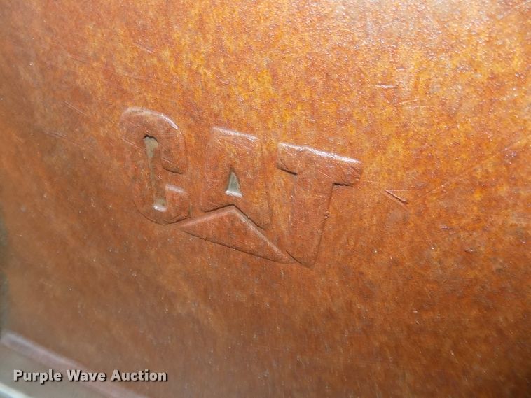 image for item DO9393 Caterpillar 28"W excavator bucket