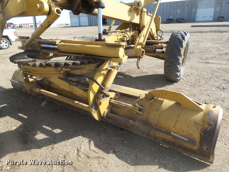 image for item FR9512 1976 Champion 700 Series motor grader