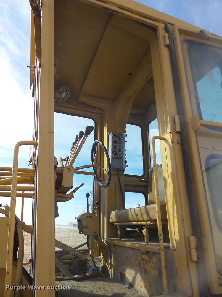 image for item FR9512 1976 Champion 700 Series motor grader