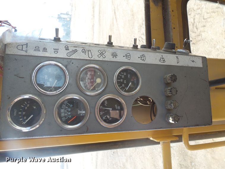 image for item FR9512 1976 Champion 700 Series motor grader