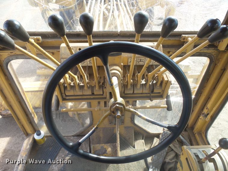 image for item FR9512 1976 Champion 700 Series motor grader