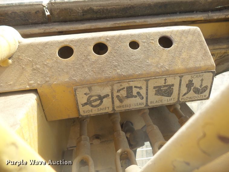 image for item FR9512 1976 Champion 700 Series motor grader
