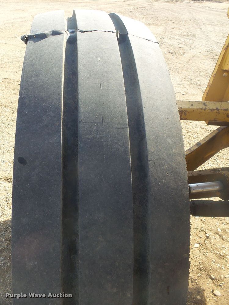 image for item FR9512 1976 Champion 700 Series motor grader