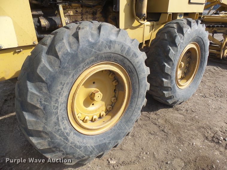 image for item FR9512 1976 Champion 700 Series motor grader