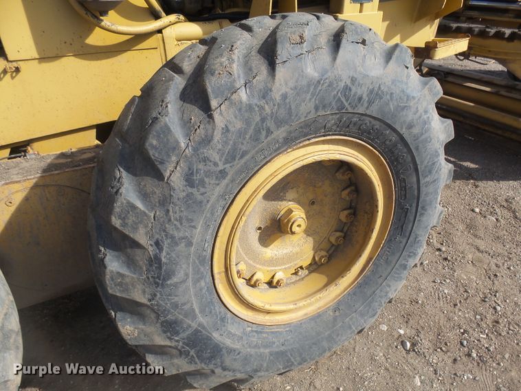 image for item FR9512 1976 Champion 700 Series motor grader