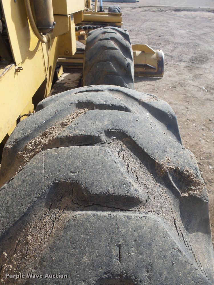 image for item FR9512 1976 Champion 700 Series motor grader