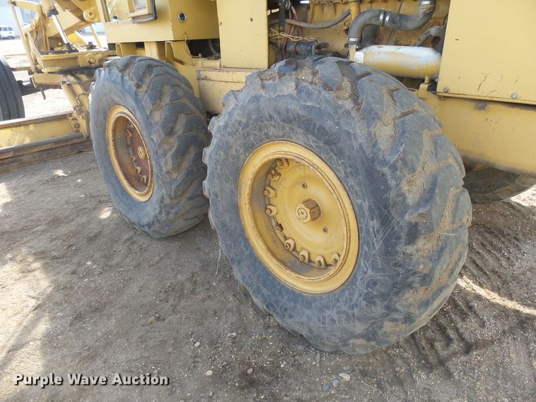 image for item FR9512 1976 Champion 700 Series motor grader