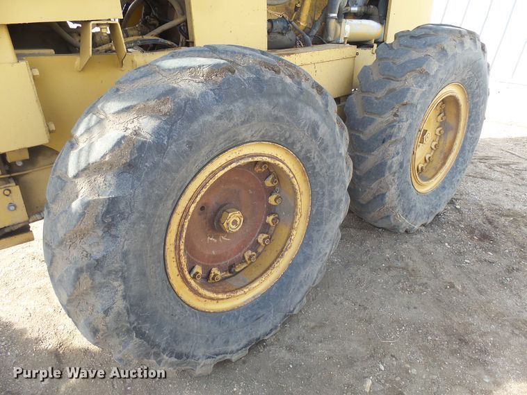 image for item FR9512 1976 Champion 700 Series motor grader