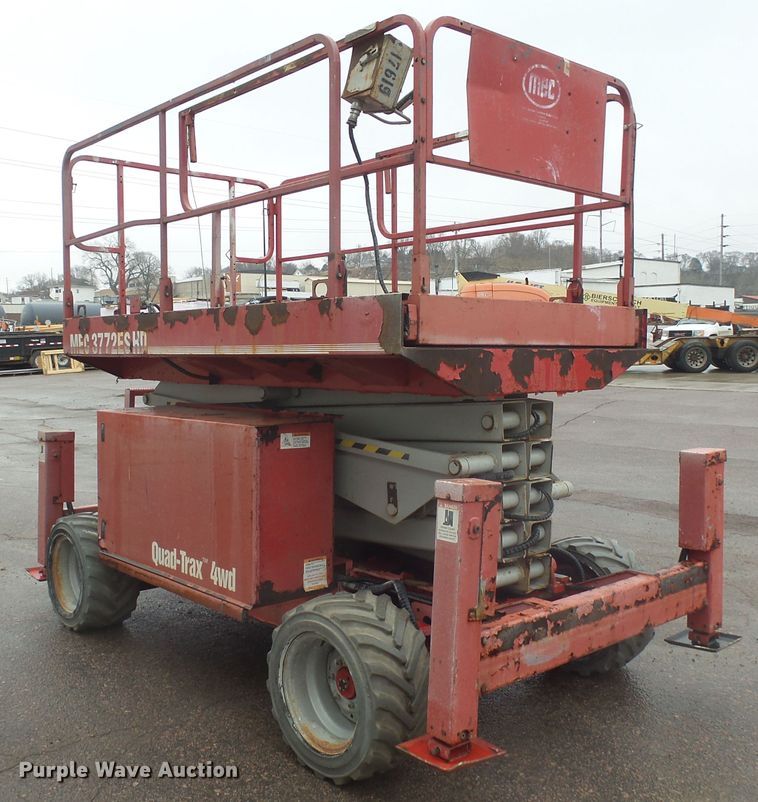 image for item FR9518 2008 Mec 3772ES HD RT scissor lift