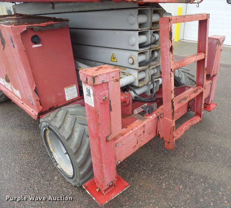 image for item FR9518 2008 Mec 3772ES HD RT scissor lift