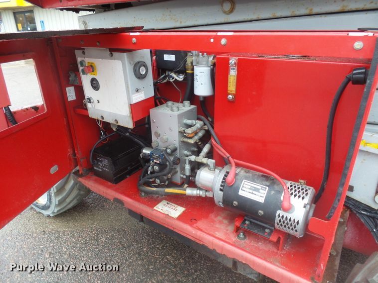 image for item FR9518 2008 Mec 3772ES HD RT scissor lift