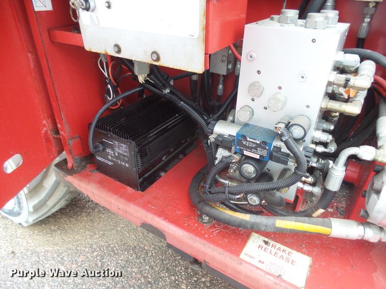 image for item FR9518 2008 Mec 3772ES HD RT scissor lift