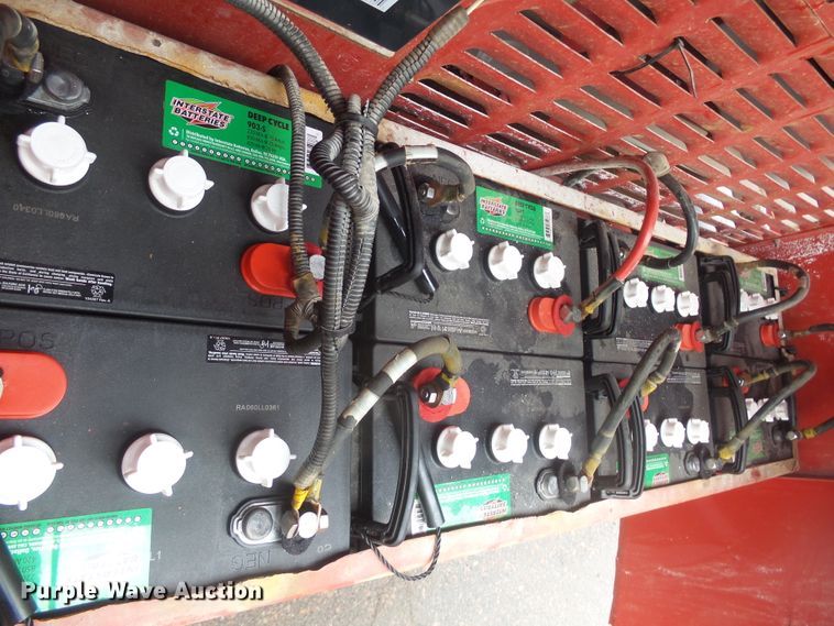 image for item FR9518 2008 Mec 3772ES HD RT scissor lift