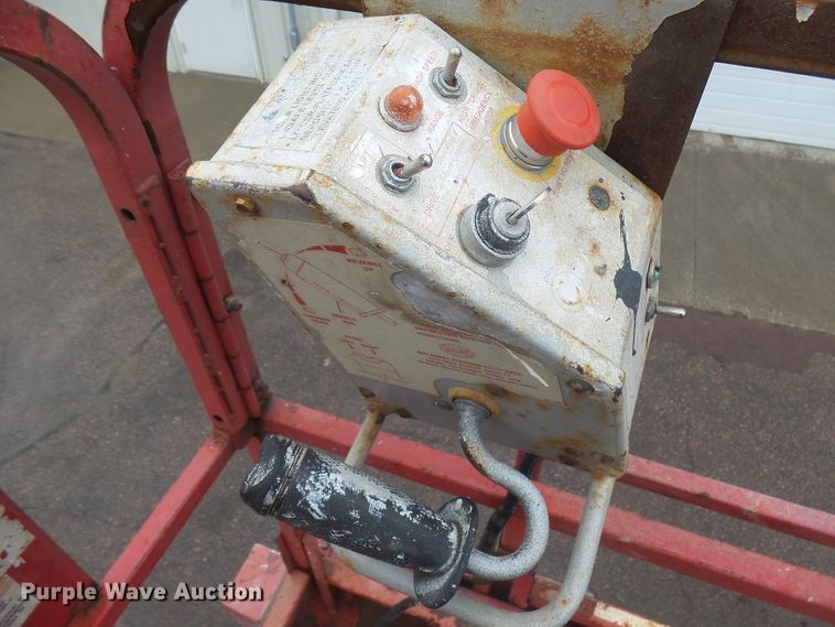 image for item FR9518 2008 Mec 3772ES HD RT scissor lift