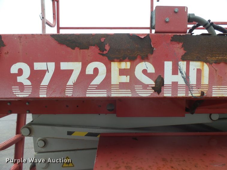 image for item FR9518 2008 Mec 3772ES HD RT scissor lift