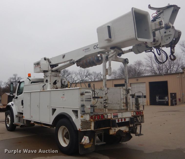 image for item GB9822 2006 Freightliner Business Class M2 digger derrick truck