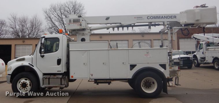 image for item GB9822 2006 Freightliner Business Class M2 digger derrick truck