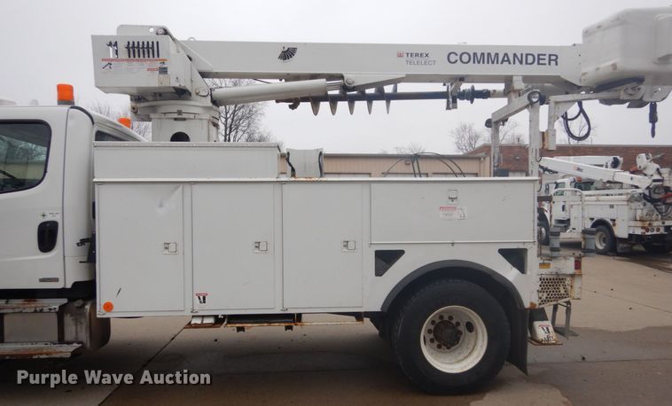 image for item GB9822 2006 Freightliner Business Class M2 digger derrick truck