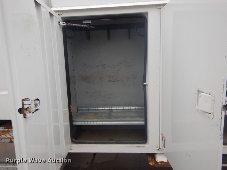 image for item GB9822 2006 Freightliner Business Class M2 digger derrick truck