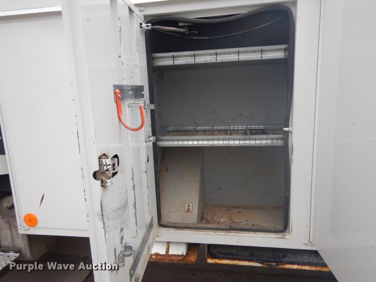 image for item GB9822 2006 Freightliner Business Class M2 digger derrick truck